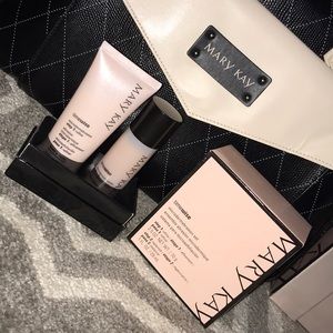 NIB  Mary Kay TimeWise microdermabrasion set